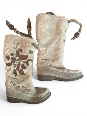 Sam Edelman Y2K Faux Fur Embroidered Flower Boho Mukluk Fluffy Boots Western 6